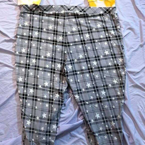 TWO pairs Torrid pants (Tie Dyed Capri Sweats AND Blk/Gry capri PJs) PLUS SIZE 4 - Picture 10 of 13